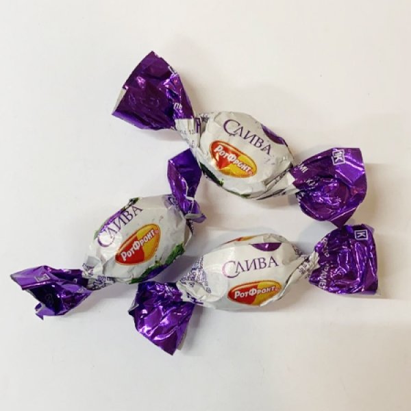 M&auml;kk&aacute; karamel s lekv&aacute;rom slivky